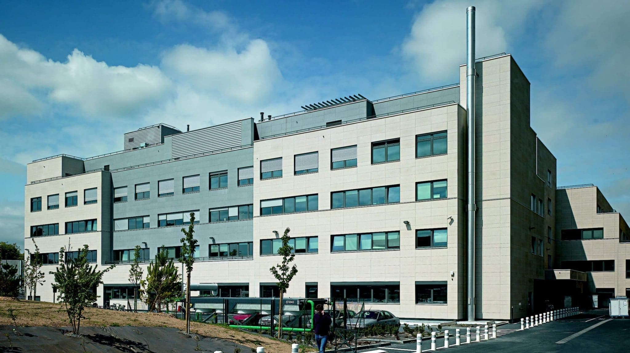 Exterior shot of Rennes Hospital